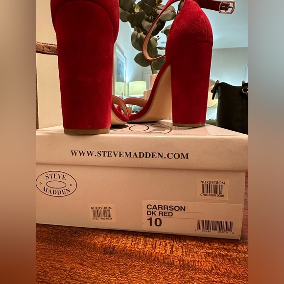 STEVE MADDEN CARSON RED SUEDE HEELS - Picture 2 of 4